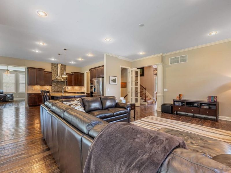 8925 Kenwood Road, Blue Ash, OH 45242 Photo 6