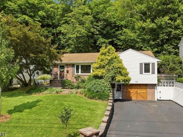 31 Truman Blvd, Oakland, NJ 07436