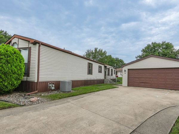16 Maple Ridge Park , Manteno, IL 60950