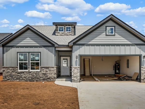 2708 Brewster Dr , Clarksville, TN 37042