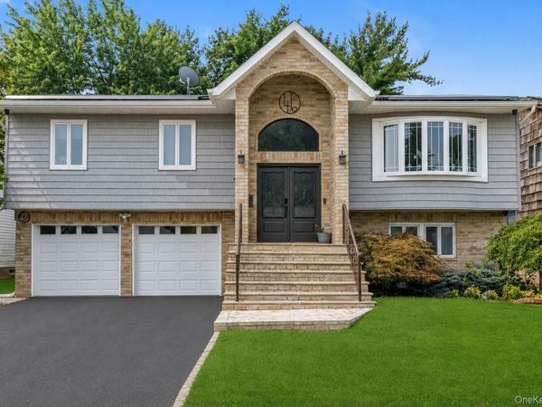 46 Valley Lane E, Valley Stream, NY 11581