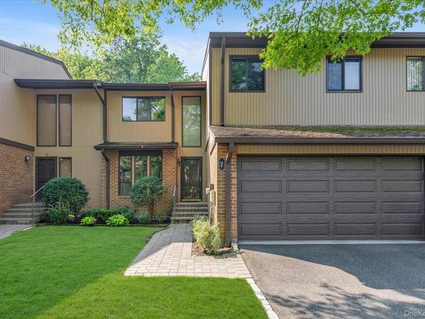 7 Wimbledon Drive , Roslyn, NY 11576