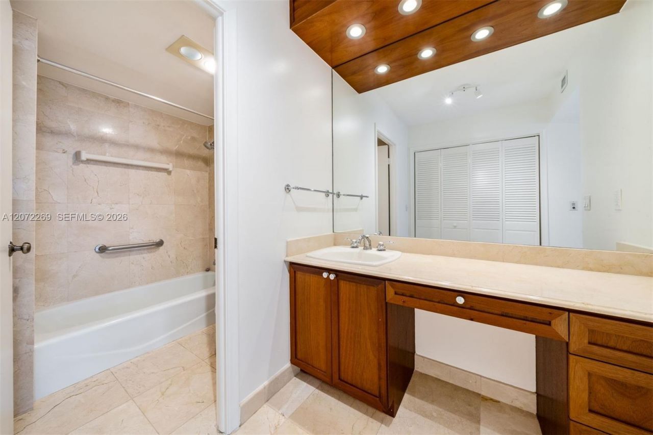 9801 Collins Ave , Unit 19H, Bal Harbour, FL 33154 Photo