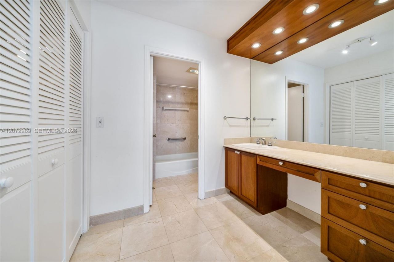 9801 Collins Ave , Unit 19H, Bal Harbour, FL 33154 Photo