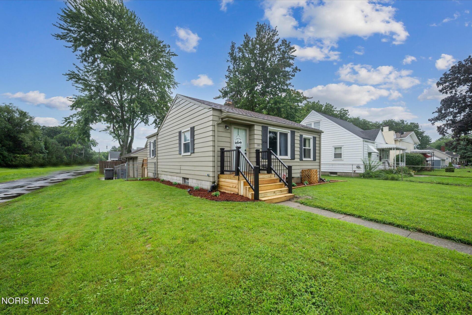 1301 Stanwix Drive, Toledo, OH 43614 Main Photo