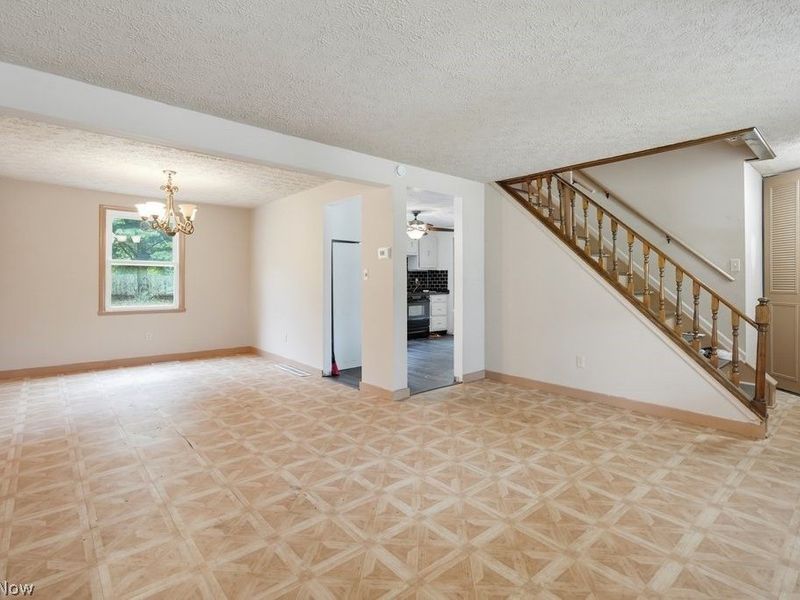 579 Willow Drive SE, Warren, OH 44484 Photo 10