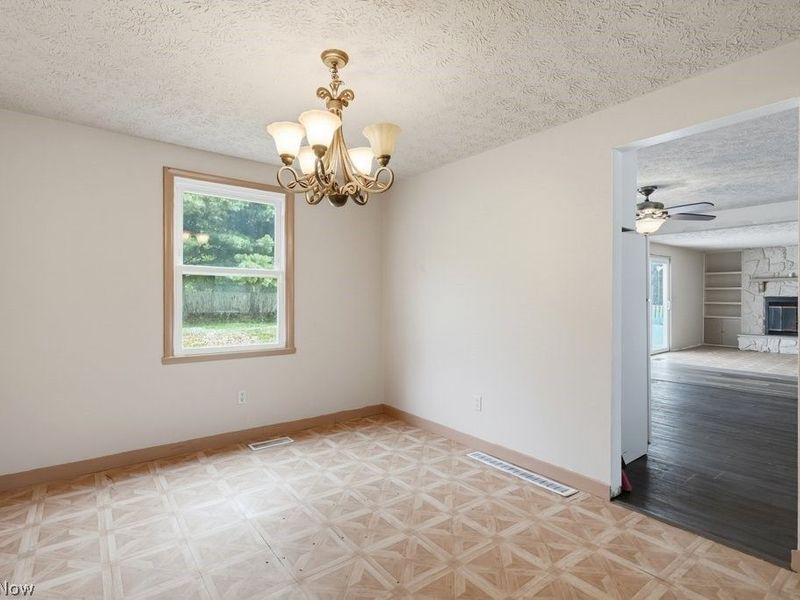 579 Willow Drive SE, Warren, OH 44484 Photo 12