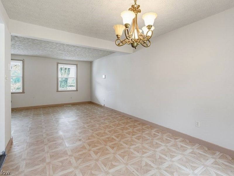579 Willow Drive SE, Warren, OH 44484 Photo 8