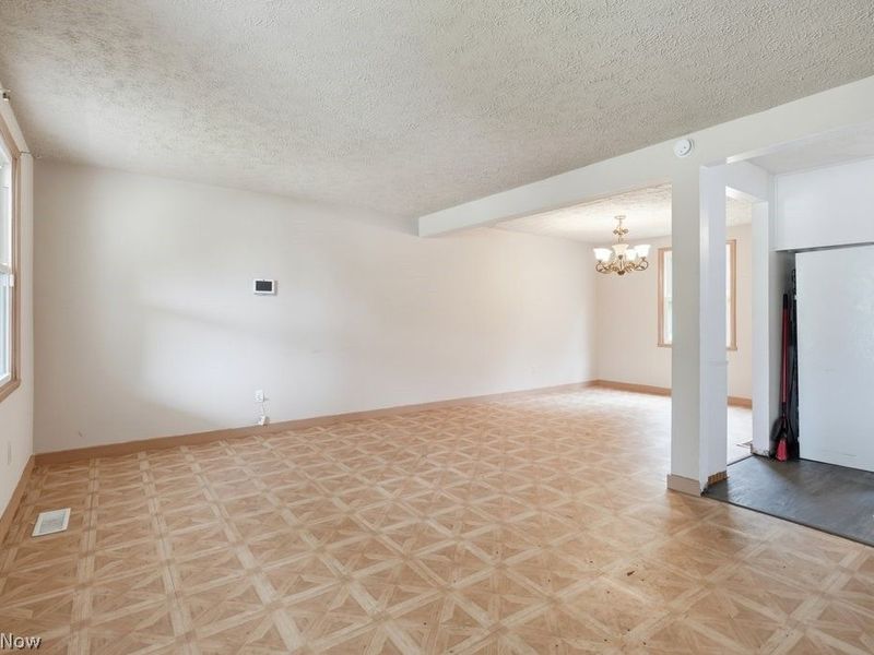 579 Willow Drive SE, Warren, OH 44484 Photo 9