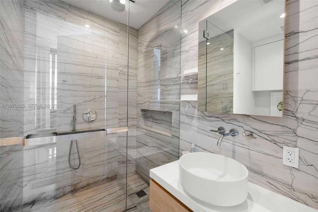 8701 Collins Ave , Unit 705, Miami Beach, FL 33154 Photo