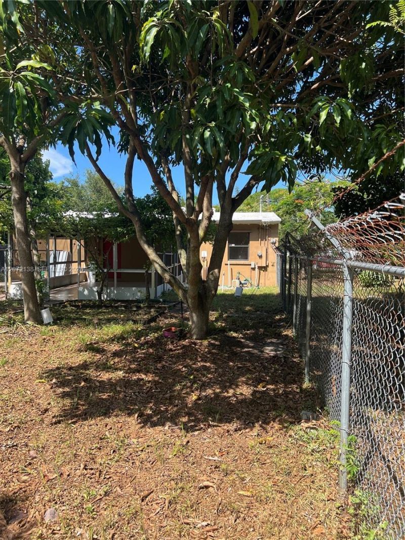 143 SW 22nd Ter, Fort Lauderdale, FL 33312 Photo