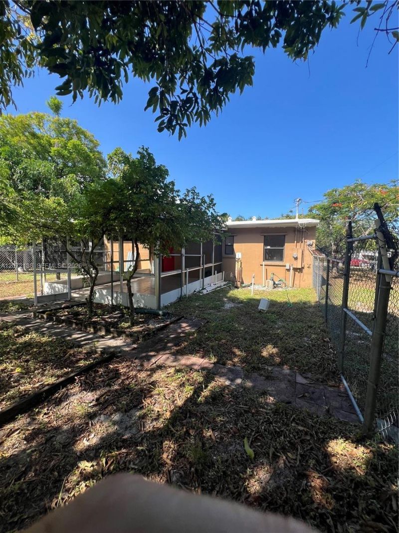 143 SW 22nd Ter, Fort Lauderdale, FL 33312 Photo