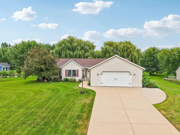 W2055 Summer Hill DRIVE, Helenville, WI 53137