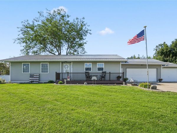 306 4th Avenue, Van Horne, IA 52346