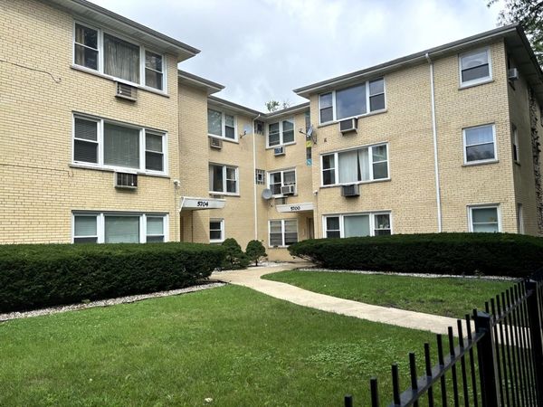 5700 W Montrose Avenue , Unit 1-C, Chicago, IL 60634