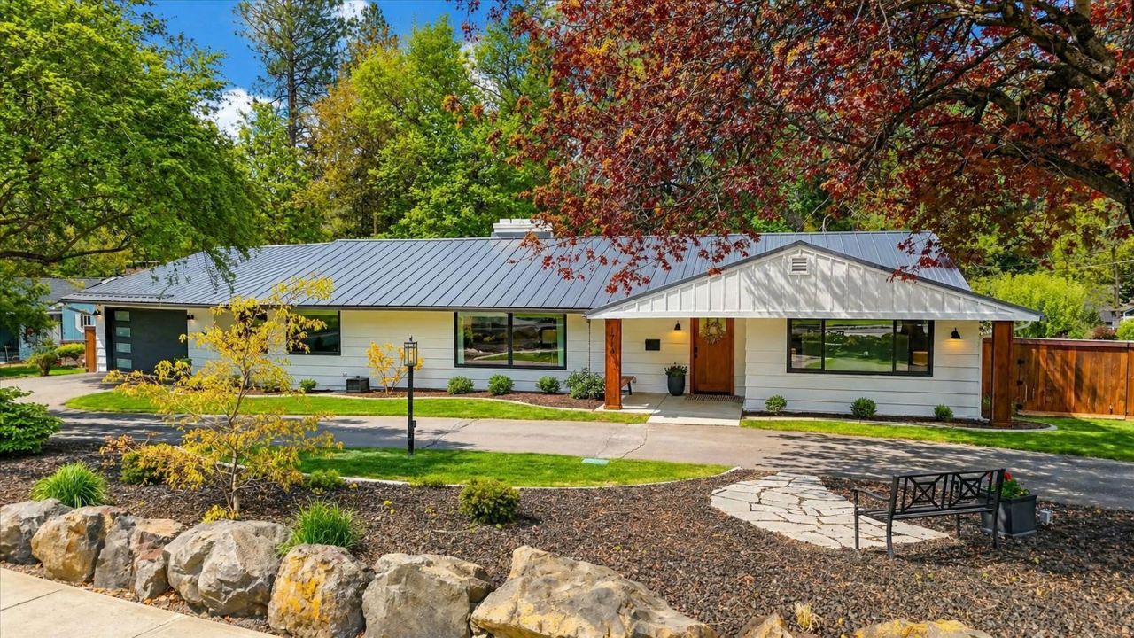 1719 S Rockwood Blvd, Spokane, WA 99203 Main Photo