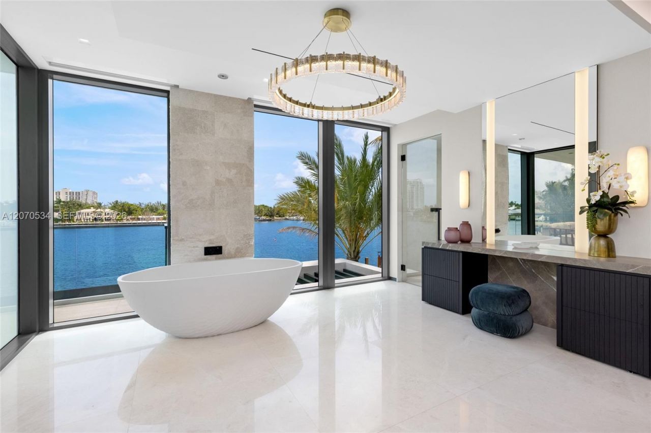 1400 W Lake Dr , Fort Lauderdale, FL 33316 Photo