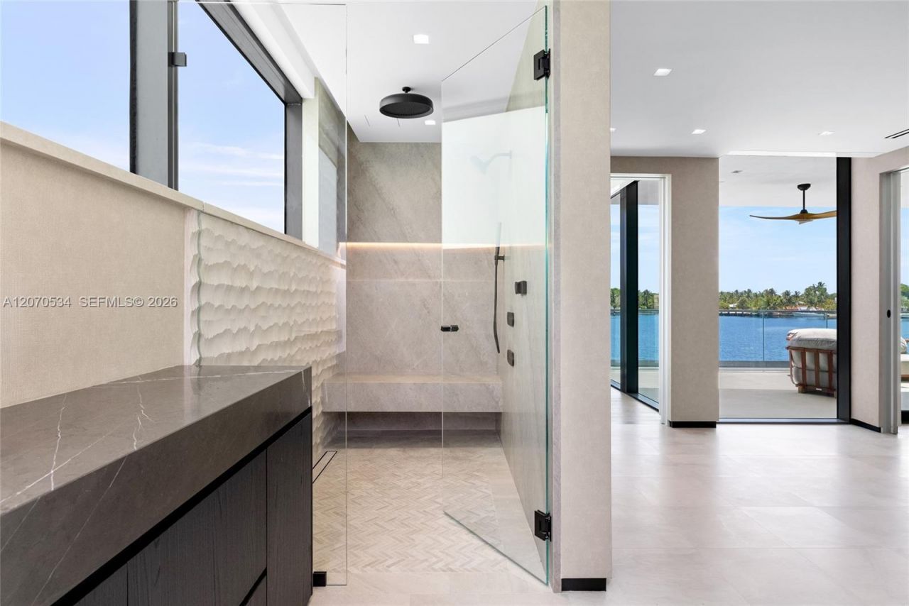 1400 W Lake Dr , Fort Lauderdale, FL 33316 Photo