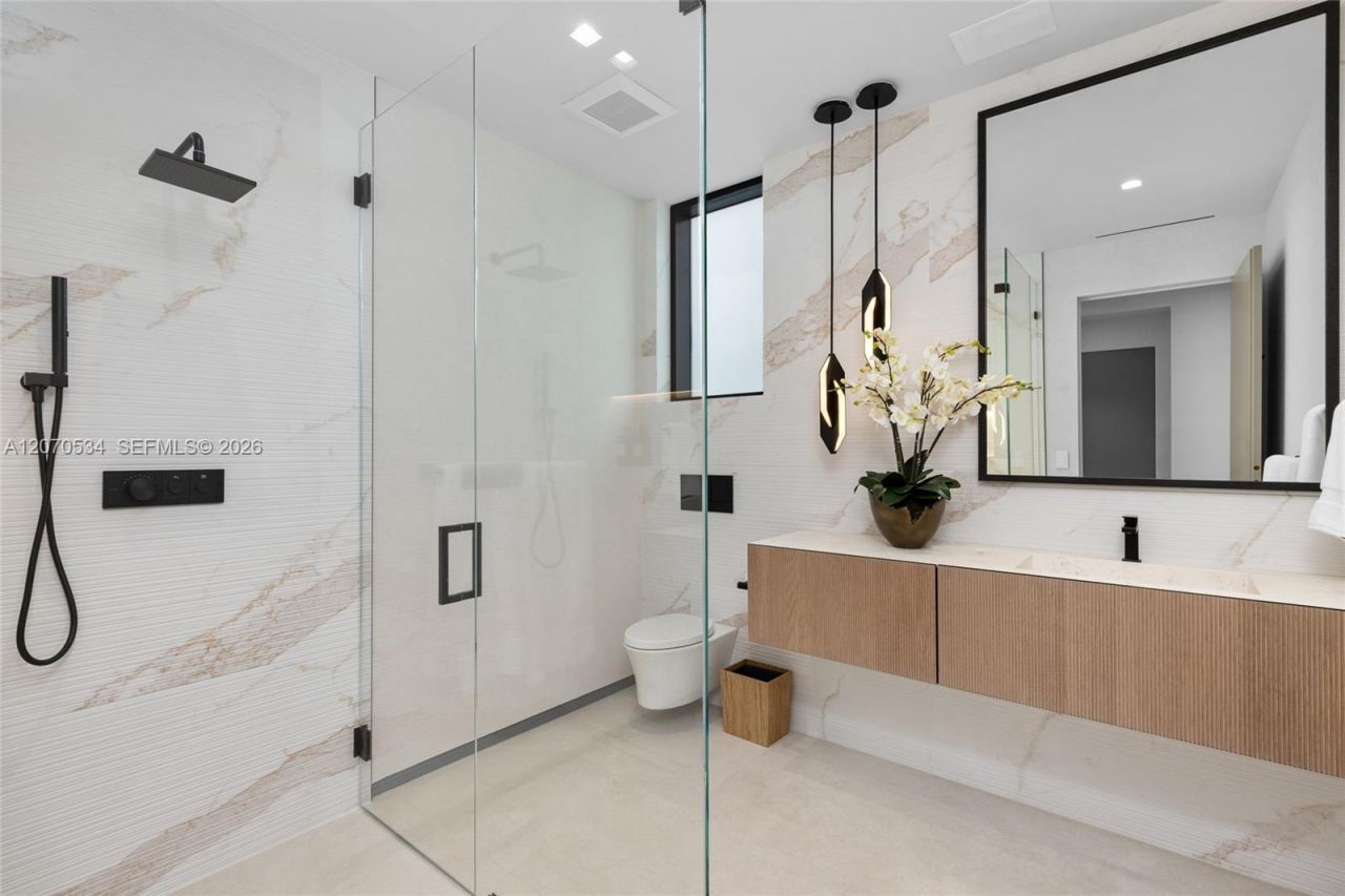 1400 W Lake Dr , Fort Lauderdale, FL 33316 Photo