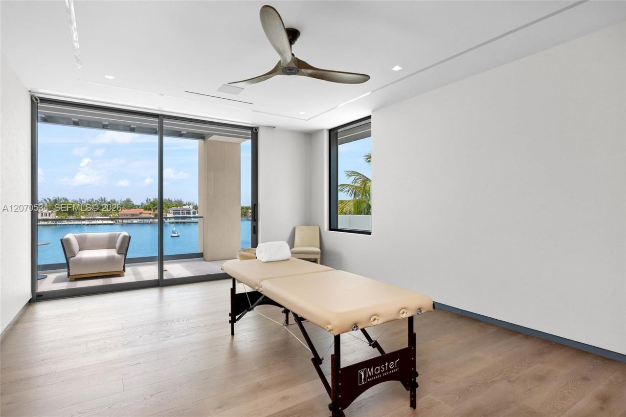 1400 W Lake Dr , Fort Lauderdale, FL 33316 Photo
