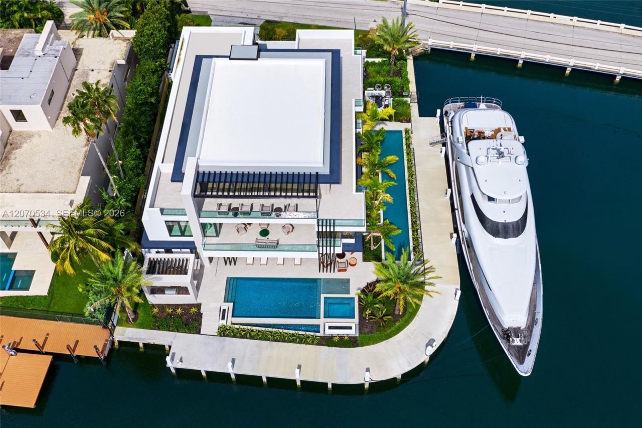 1400 W Lake Dr , Fort Lauderdale, FL 33316 Photo