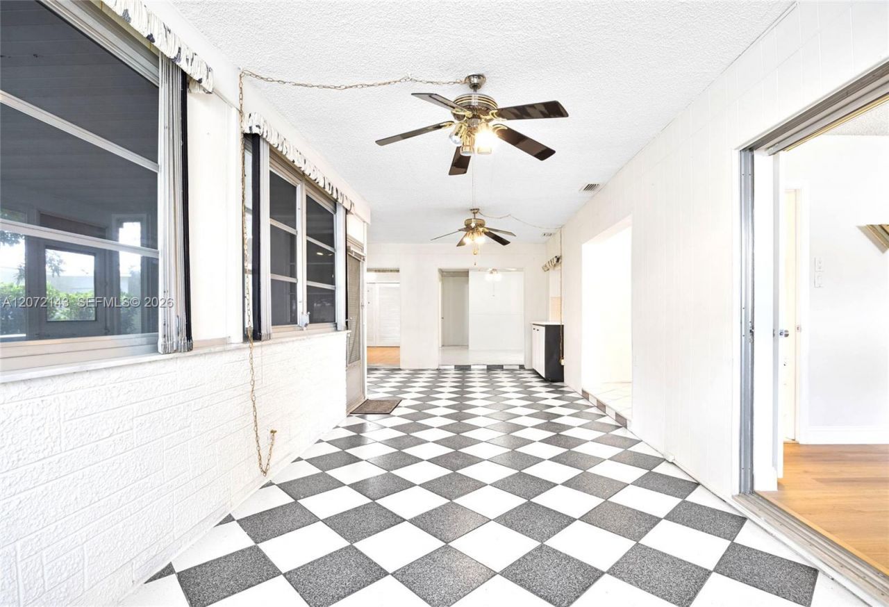 7102 NW 71st St, Tamarac, FL 33321 Photo