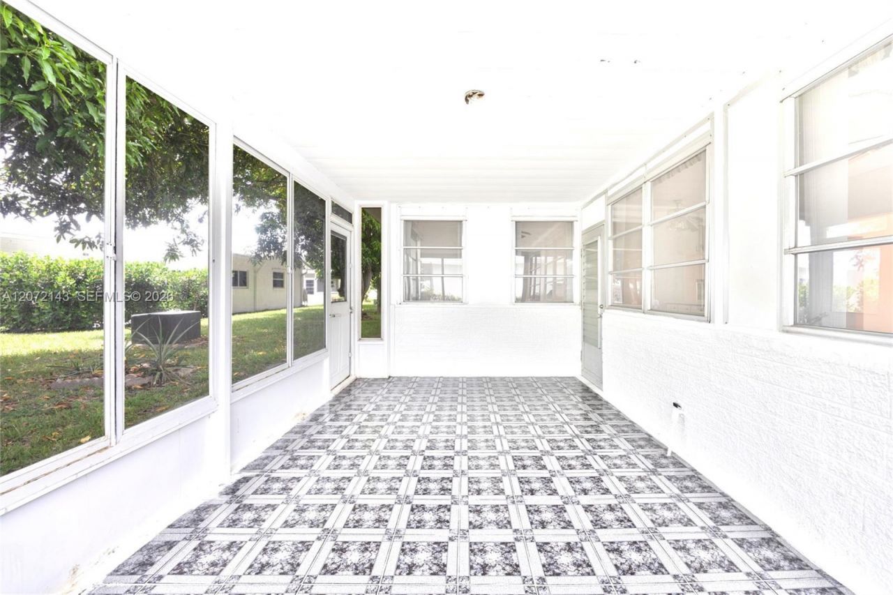 7102 NW 71st St, Tamarac, FL 33321 Photo