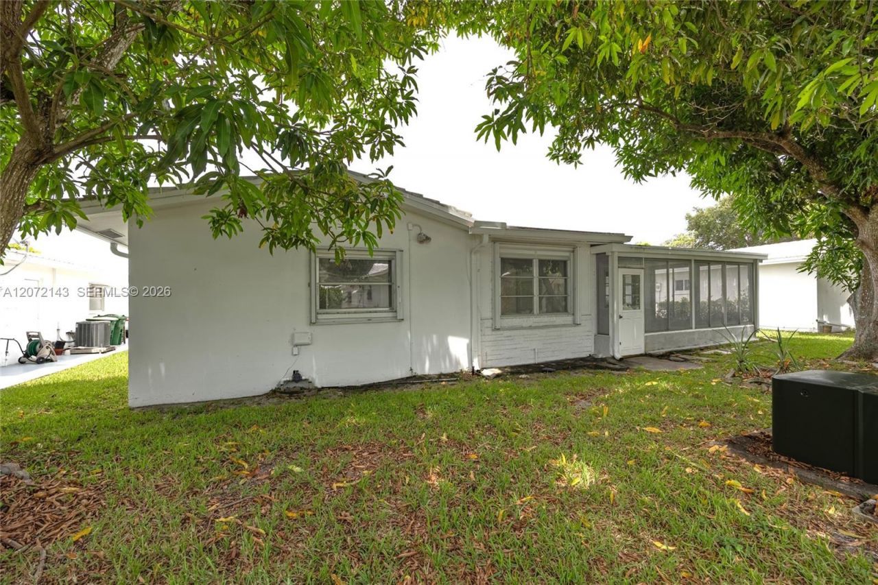 7102 NW 71st St, Tamarac, FL 33321 Photo