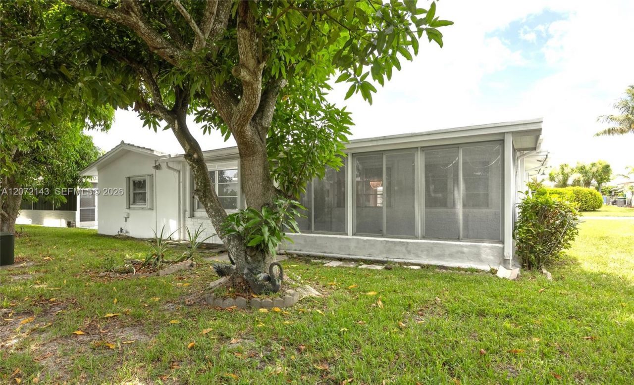 7102 NW 71st St, Tamarac, FL 33321 Photo
