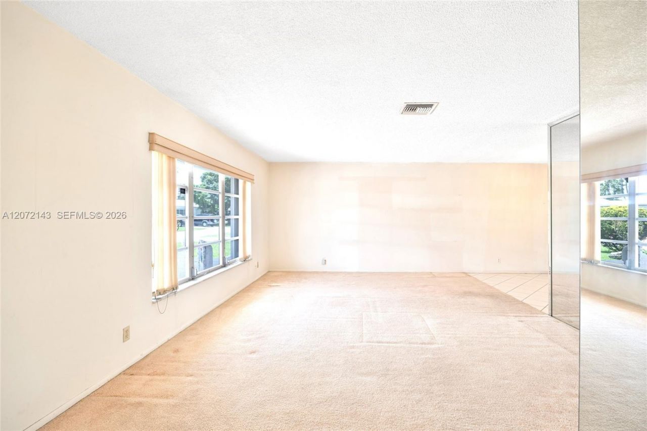7102 NW 71st St, Tamarac, FL 33321 Photo