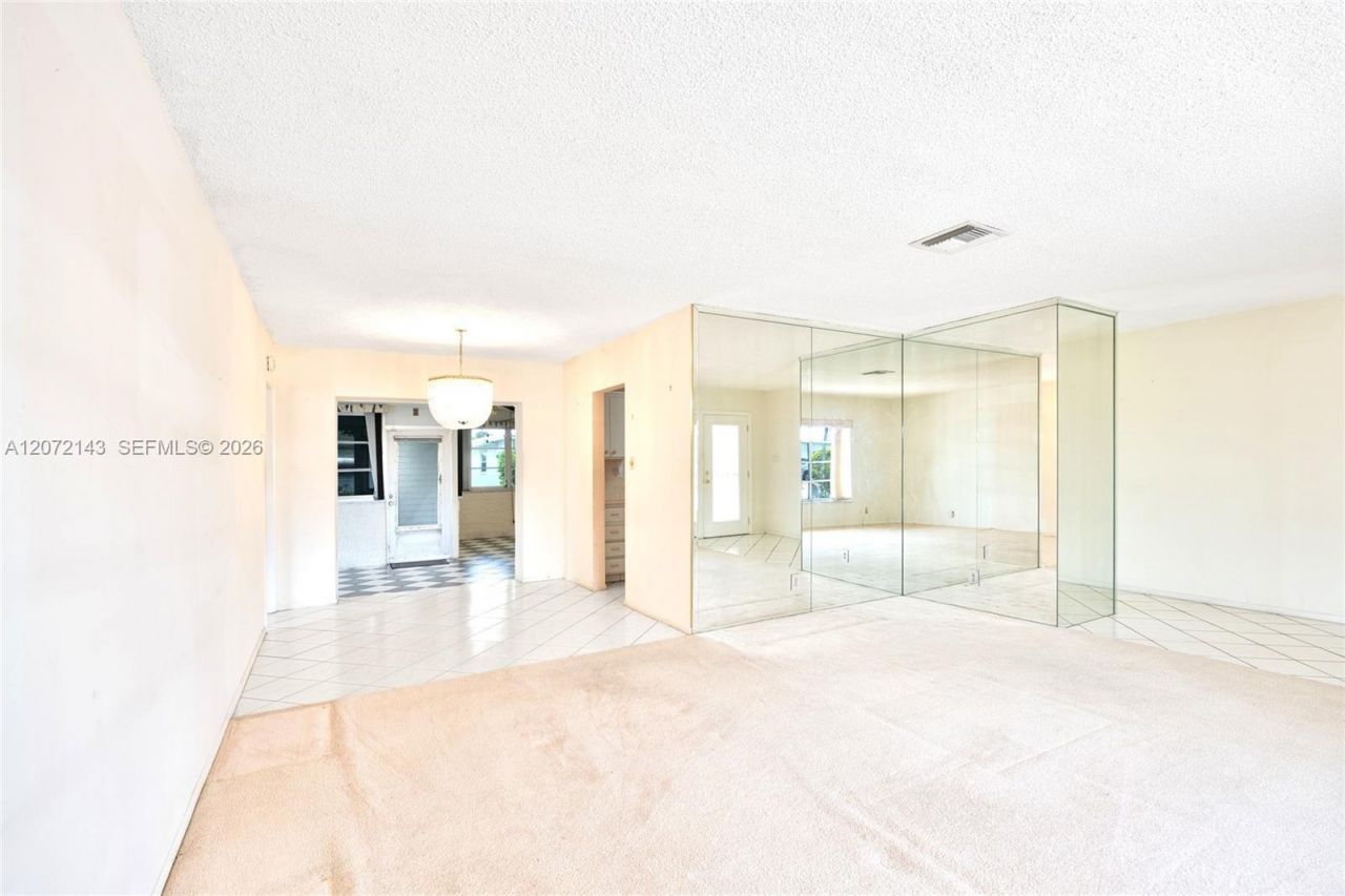 7102 NW 71st St, Tamarac, FL 33321 Photo