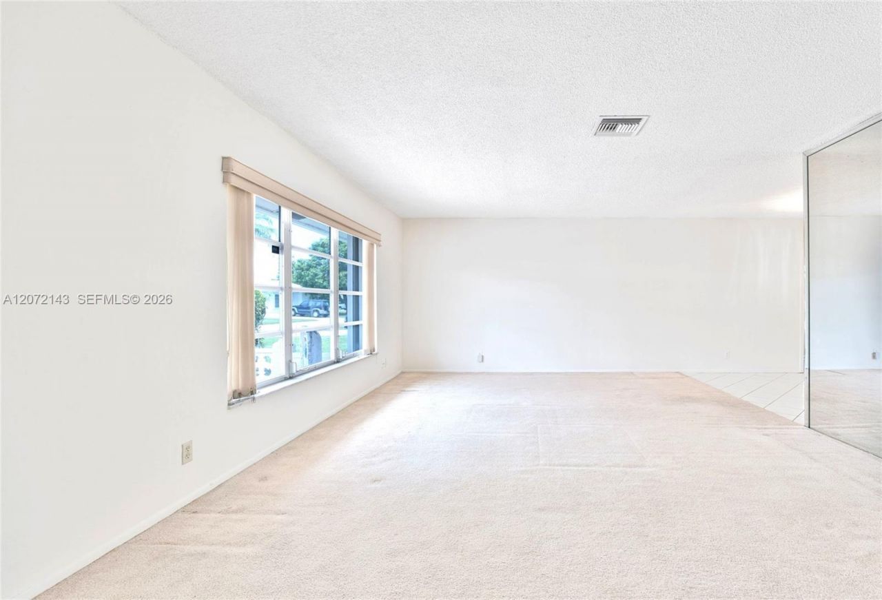 7102 NW 71st St, Tamarac, FL 33321 Photo
