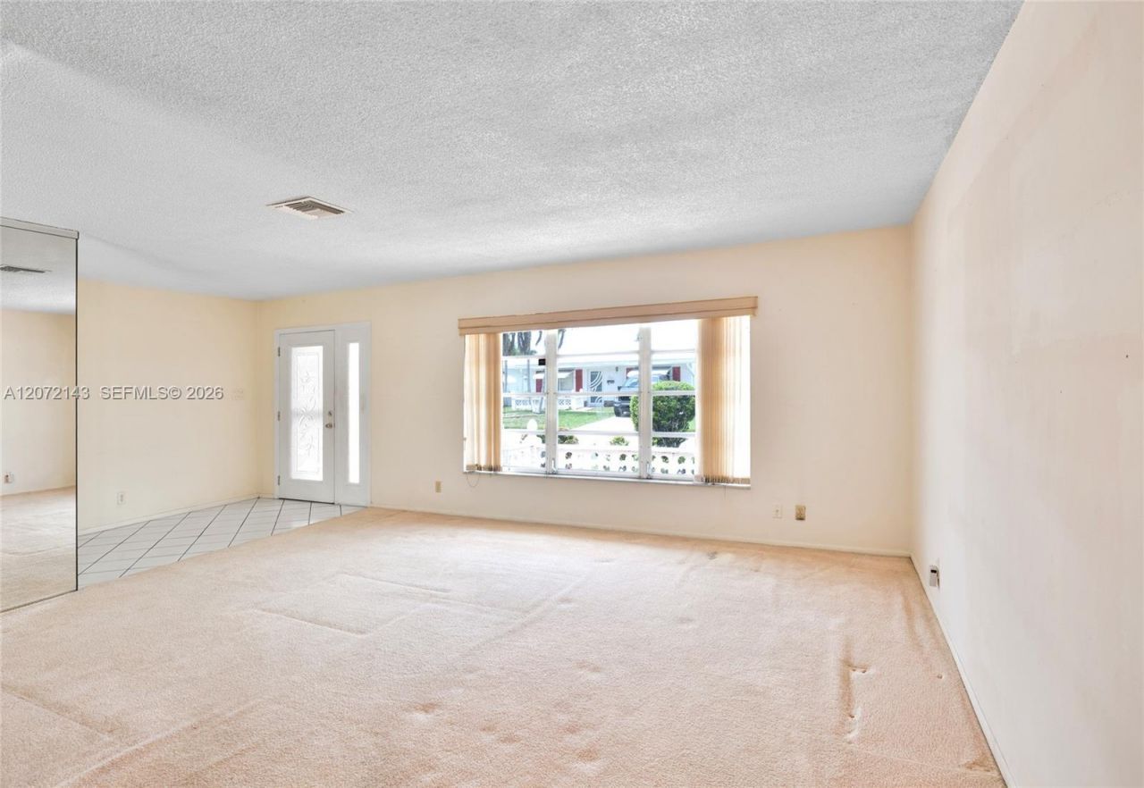 7102 NW 71st St, Tamarac, FL 33321 Photo
