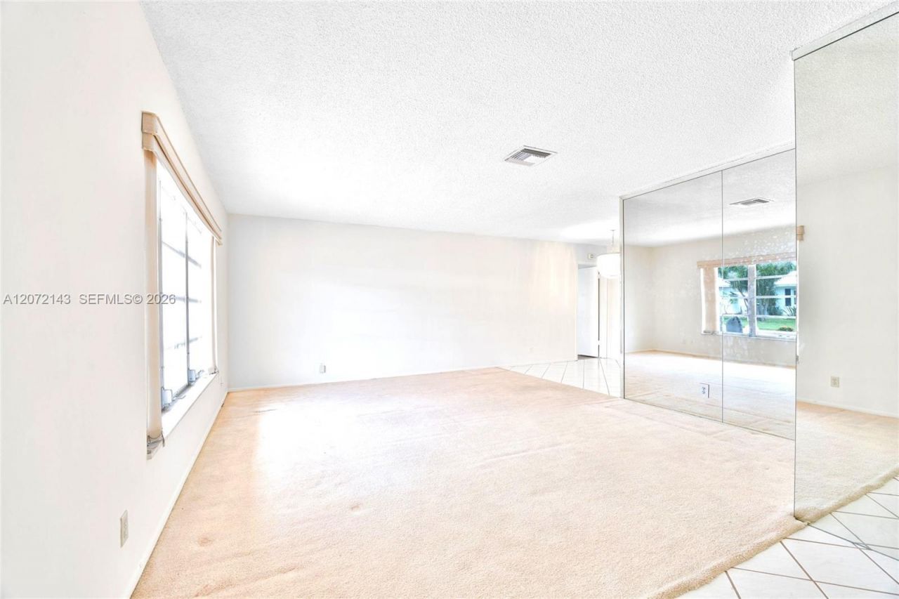 7102 NW 71st St, Tamarac, FL 33321 Photo