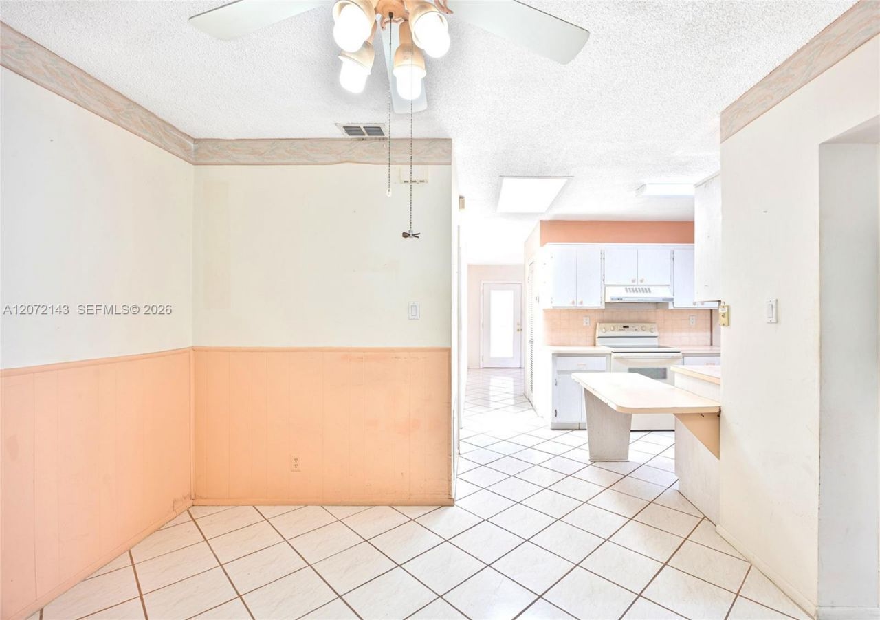 7102 NW 71st St, Tamarac, FL 33321 Photo
