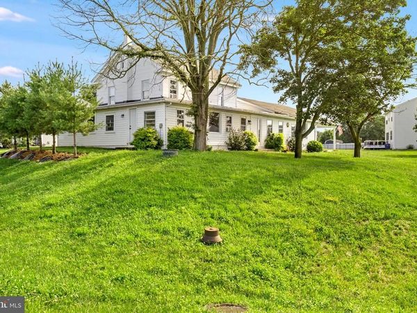 1461 FINCH DRIVE, CHAMBERSBURG, PA 17202