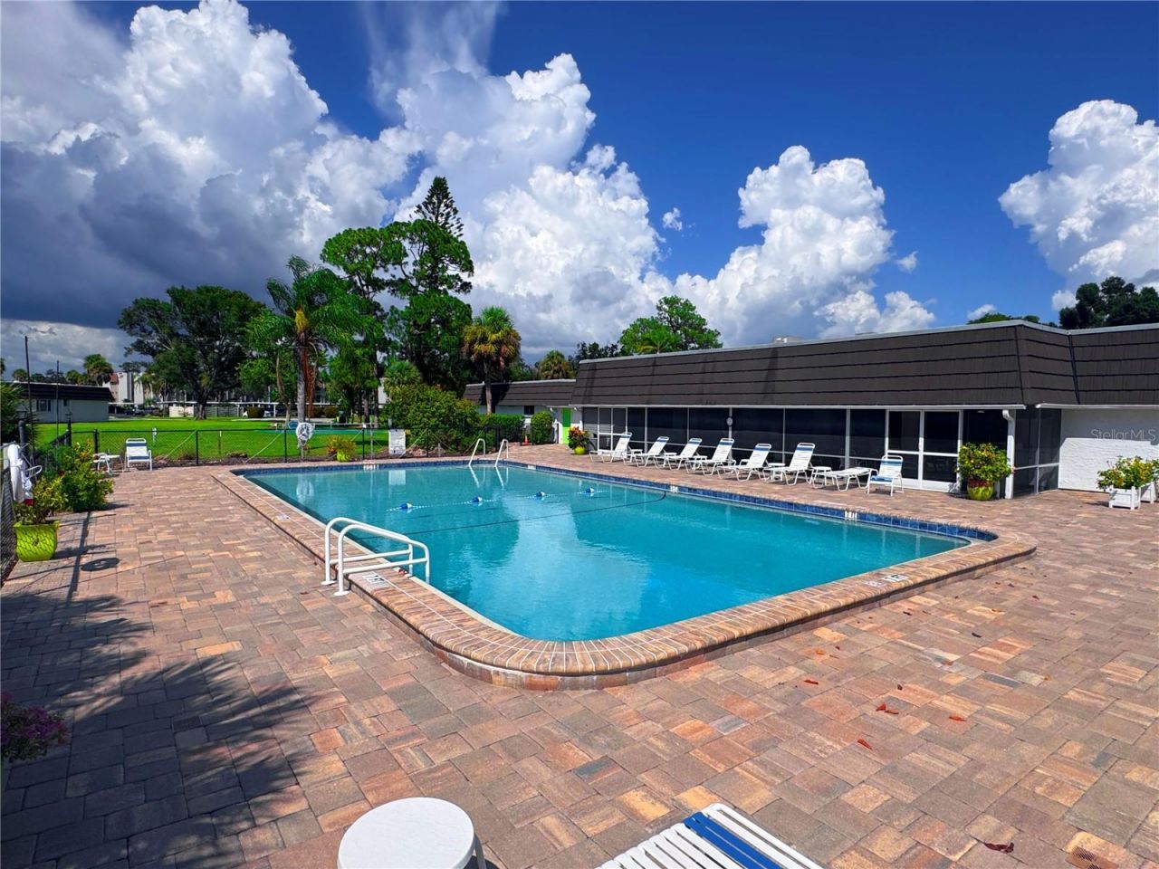 1213 Glen Oaks Drive E, Sarasota, FL 34232 Photo