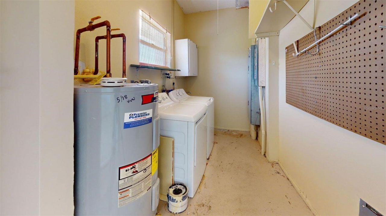 1213 Glen Oaks Drive E, Sarasota, FL 34232 Photo