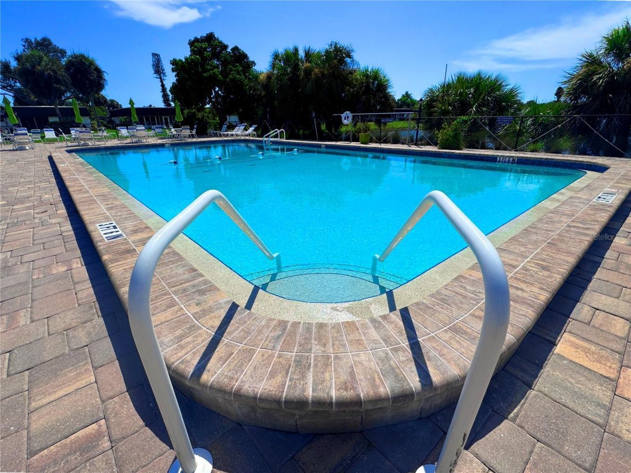 1213 Glen Oaks Drive E, Sarasota, FL 34232 Photo