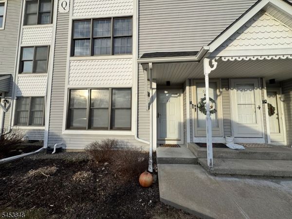 42 Burlington Ct, Hamburg, NJ 07419