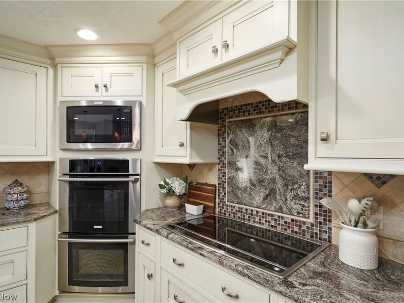 7950 Loriwood Circle NW, Massillon, OH 44646 Photo 10
