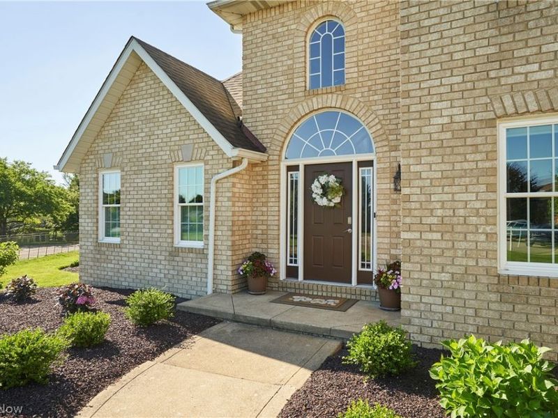 7950 Loriwood Circle NW, Massillon, OH 44646 Photo 2