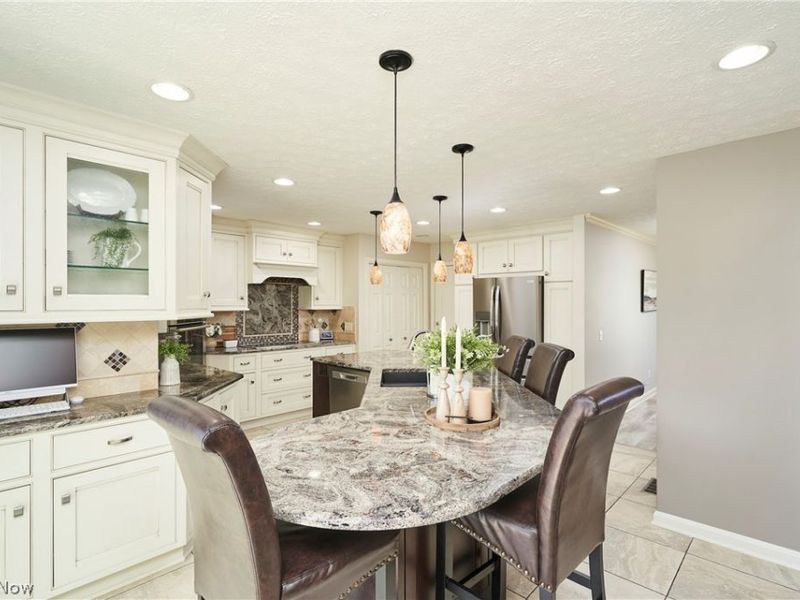 7950 Loriwood Circle NW, Massillon, OH 44646 Photo 9