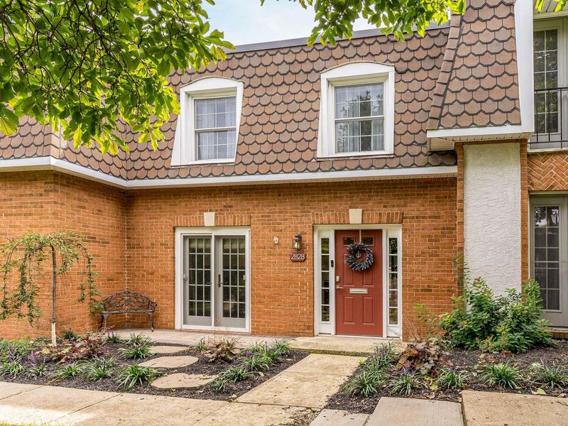 2828 Chateau Circle, Unit 84, Columbus, OH 43221 Photo 1