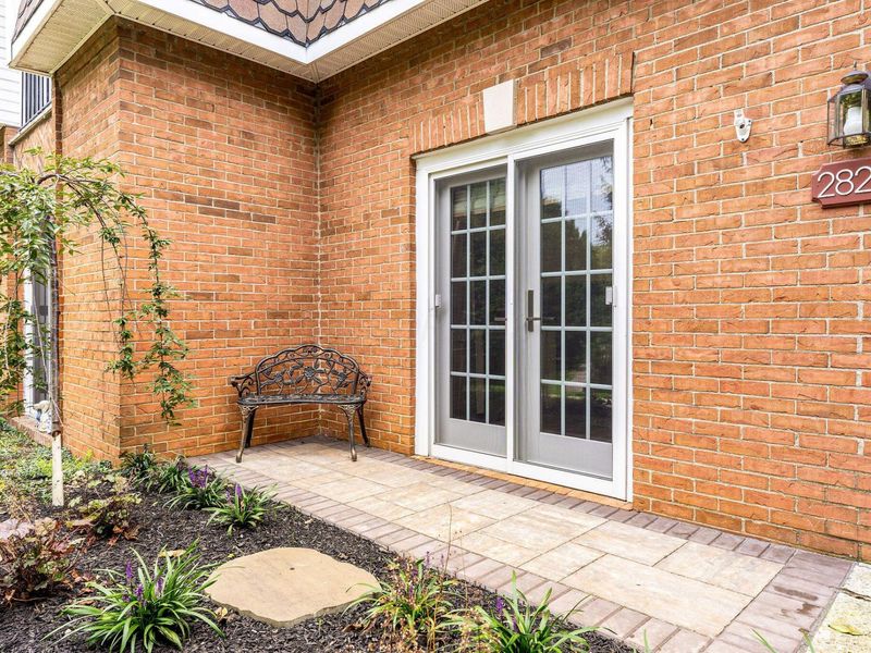 2828 Chateau Circle, Unit 84, Columbus, OH 43221 Photo 2
