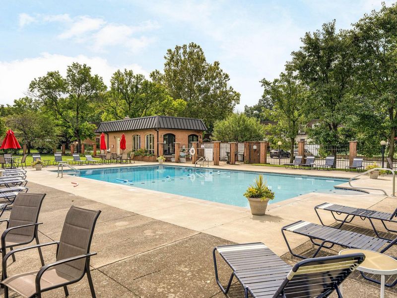 2828 Chateau Circle, Unit 84, Columbus, OH 43221 Photo 29