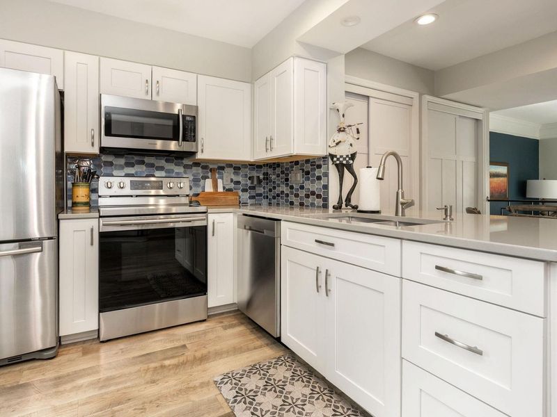 2828 Chateau Circle, Unit 84, Columbus, OH 43221 Photo 7
