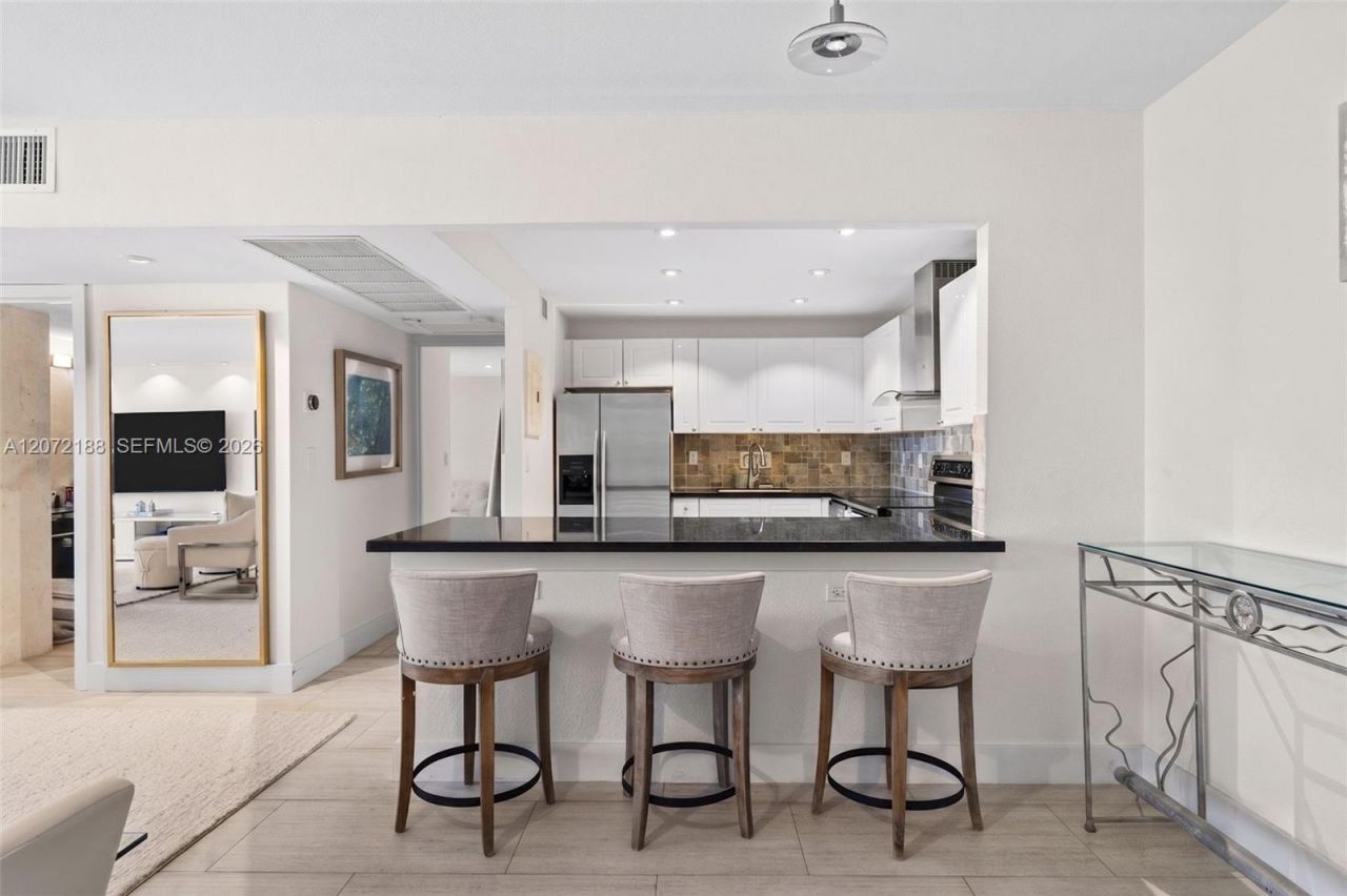 2301 Collins Ave , Unit 1007, Miami Beach, FL 33139 Photo