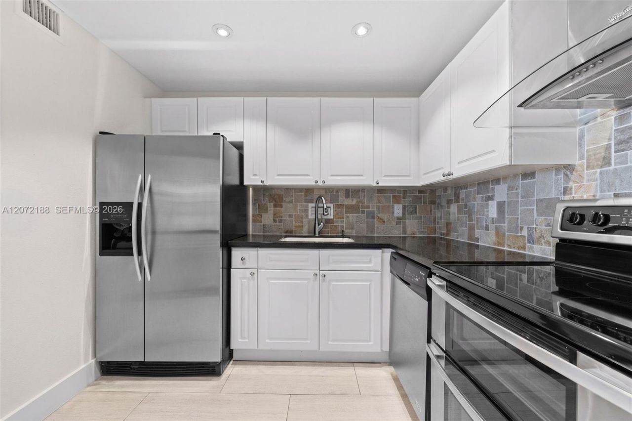2301 Collins Ave , Unit 1007, Miami Beach, FL 33139 Photo