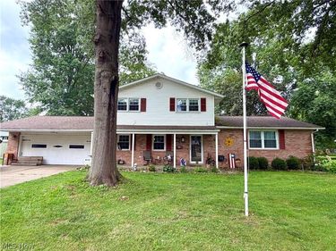 1282 Independence Circle SE, New Philadelphia, OH 44663